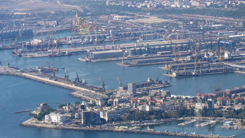 portul constanta in plina expansiune investitii de peste 500 de milioane de euro in transportul de marfuri si energie oil terminal si a consolidat pozitia de operator major 69f37c847ec35