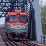prima locomotiva de cale normala a trecut prutul dinspre romania planurile de transport romano moldovenesti includ si conexiunea cu drumul expres catre constanta 69dba0be420dd