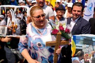 sosoaca dupa schimbarea de directie din ungaria vor sa ia si maramures crisana si banatul va asigur ca nu se lasa trezeste te gheorghe trezeste te ioane 69de198d1ad13