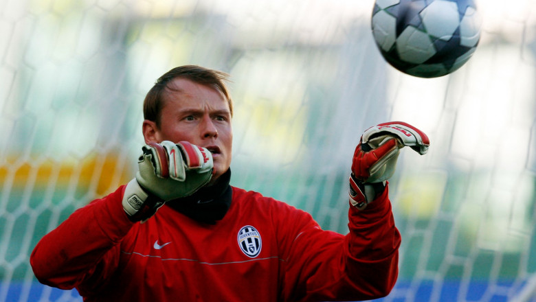 tragedie in fotbal alex manninger fost portar la arsenal si juventus mort la 48 de ani dupa ce masina sa a fost lovita de tren 69e204e643553