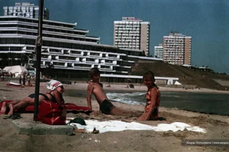 turismul estival comunism vs capitalism vitrina modernista a litoralului marele proiect socialist de recreere si divertisment inlocuit de filosofia business ului 69da3357426b4