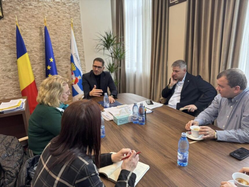 viceprimarul rasauteanu am avut discutii in cadrul primariei pentru a stopa desfiintarea telegondolei ea trebuie extinsa 69de51e98e157