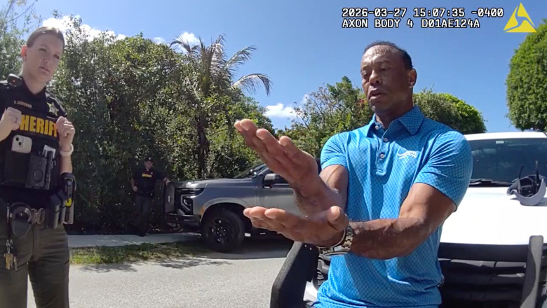 videofoto tiger woods la telefon cu donald trump dupa accident surprins de camera politiei 69cf81d87a43c