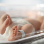 acuzatii de malpraxis la maternitatea polizu dupa ce un bebelus nascut prematur a murit mama nou nascutului s a umflat a inceput sa i se crape pielea pe el 6a031af93d8b8