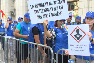 angajatii de la apele romane ies in strada impotriva guvernului bolojan si ameninta cu greva generala se distruge un domeniu strategic 69f85ba1410c9