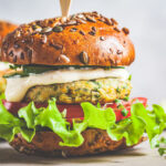 burger de pui mai gustos decat la fast food iese suculent si aromat nu ai nevoie de multe ingrediente 6a1862179bc00