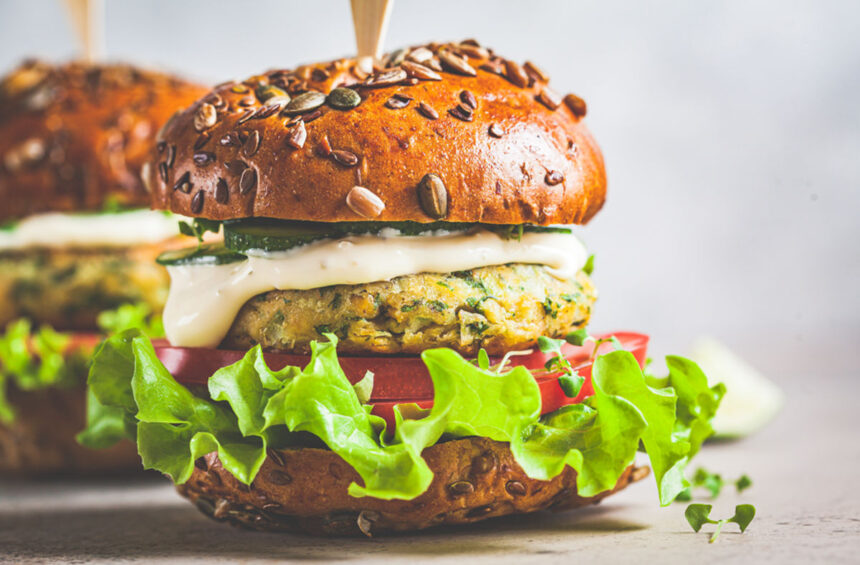 burger de pui mai gustos decat la fast food iese suculent si aromat nu ai nevoie de multe ingrediente 6a1862179bc00