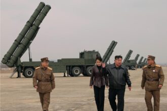 coreea de nord si a modificat constitutia rachetele nucleare vor fi lansate automat in cazul in care liderul kim jong un este ucis sau conducerea militara este compromisa 6a00d11427c87