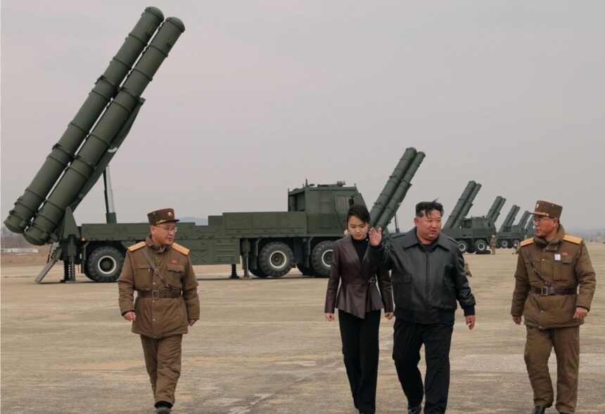 coreea de nord si a modificat constitutia rachetele nucleare vor fi lansate automat in cazul in care liderul kim jong un este ucis sau conducerea militara este compromisa 6a00d11427c87