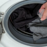 cum elimini rapid petele de ulei de pe hainele negre fara sa distrugi materialul 6a0edc5978c59