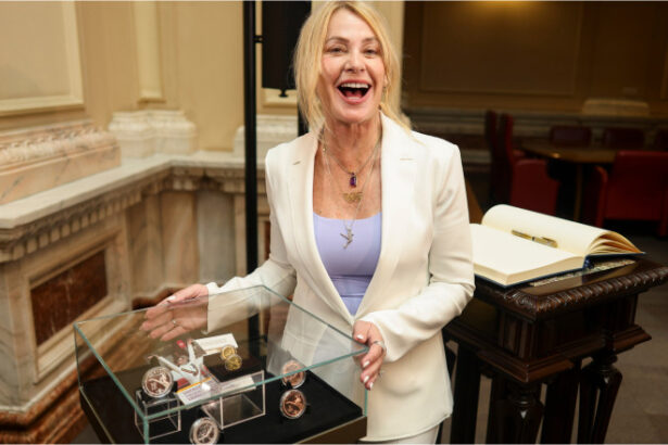 galerie foto bnr a lansat monede dedicate implinirii a 50 de ani de la primul 10 obtinut de nadia comaneci la jocurile olimpice 6a1862018785d