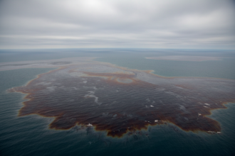 greenpeace sustine ca a observat o potentiala deversare de petrol in perimetrul neptun deep pe o suprafata cat 6 300 de terenuri de fotbal 6a0d65d7a5eb8