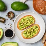 ingredientul simplu care face un toast cu avocado mult mai gustos trucul recomandat de pasionatii de gatit 6a02ec4aae800