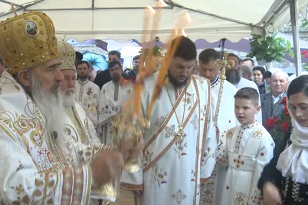 ips teodosie a resfintit biserica parohiei sfantul mare mucenic gheorghe cea mai veche din romania 6a0206d39108f