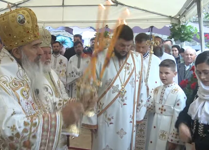 ips teodosie a resfintit biserica parohiei sfantul mare mucenic gheorghe cea mai veche din romania 6a0206d39108f