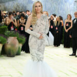 la 3 luni dupa cazatura grava de la jo milano cortina si mai multe operatii lindsey vonn a mers fara carje la met gala 69fa63b3e13b1