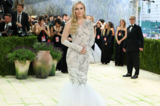 la 3 luni dupa cazatura grava de la jo milano cortina si mai multe operatii lindsey vonn a mers fara carje la met gala 69fa63b3e13b1