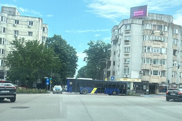la constanta se reia lupta cu ortacii autobuz pe post de bariera ca sa nu treaca minerii sa strice petrecerea 6a12daa23ac18