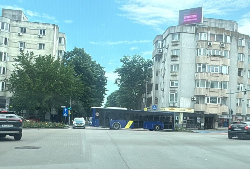 la constanta se reia lupta cu ortacii autobuz pe post de bariera ca sa nu treaca minerii sa strice petrecerea 6a12daa23ac18