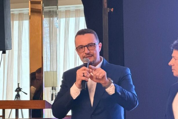 martin psd constanta e viata si dupa bolojan pentru romani una mai buna bolo sa n o uiti pe buzoianu cand pleci femeia a rupt turismul din constanta pe genunchi 69fb0ccd58e33