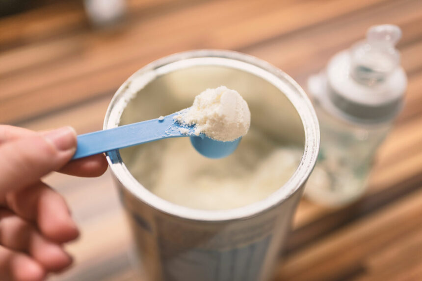 nestle si danone acuzate ca au intarziat retragerea laptelui praf contaminat ancheta dupa moartea a doi bebelusi 6a0d81bc36a5d