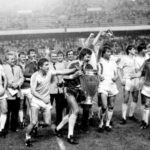 nicusor dan i a decorat pe jucatorii echipei steaua cu prilejul celei de a 40 a aniversari de la castigarea cupei campionilor 69f8cc47797bd