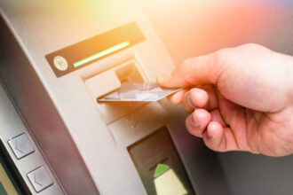 nu mai cere chitanta la bancomat cum te poate expune o simpla hartie la fraude 69ff063ed2016