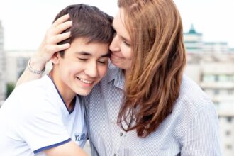 o mama i a oferit fiului ei viata pentru a doua oara si a donat o parte din ficat pentru a l salva pe adolescentul de 17 ani 6a059d2a73dbb