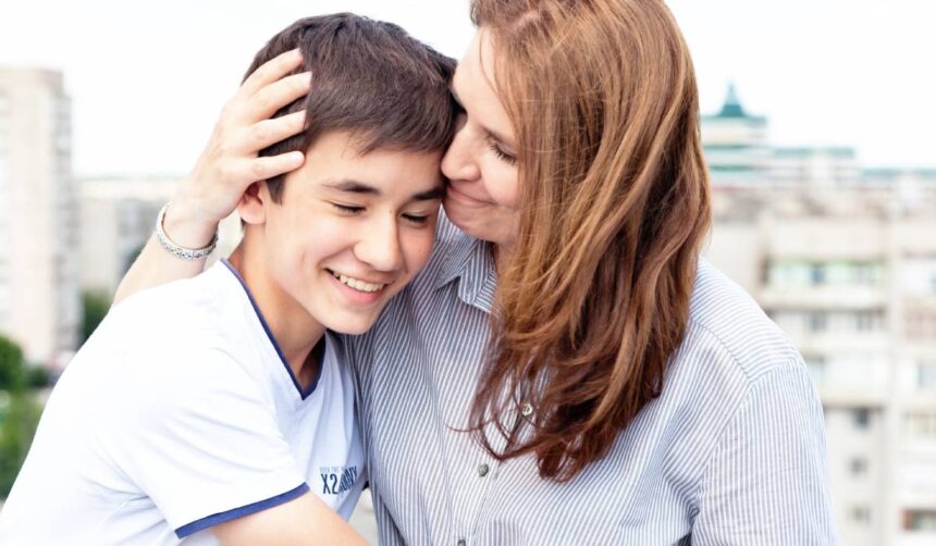 o mama i a oferit fiului ei viata pentru a doua oara si a donat o parte din ficat pentru a l salva pe adolescentul de 17 ani 6a059d2a73dbb