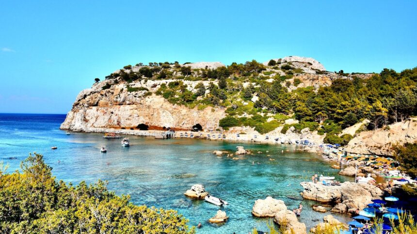 plaja de pe o insula din grecia a ajuns oficial cea mai ieftina destinatie de litoral din europa 69f62437dc6b1
