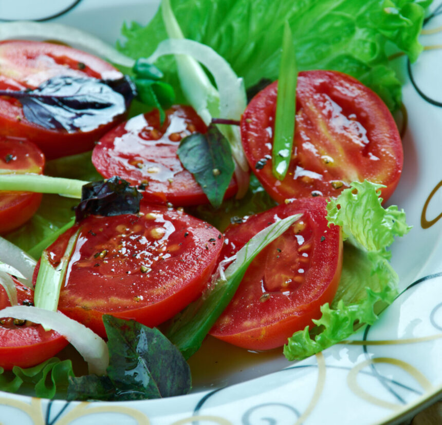pui otet in salata de rosii specialistii spun ca acest obicei poate provoca probleme digestive 6a17155437aa8