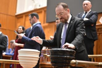 senatorul sava despre caderea lui bolojan motiunea nu a fost doar o sanctiune politica ci vocea romanilor un strigat clar impotriva masurilor care i au saracit 69fb49a338ca3