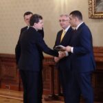 simion dupa discutiile cu nicusor dan am cerut mandat pentru formarea noii guvernari ne asumam intrarea la guvernare si scoaterea romaniei din criza video 6a0ad57e11174