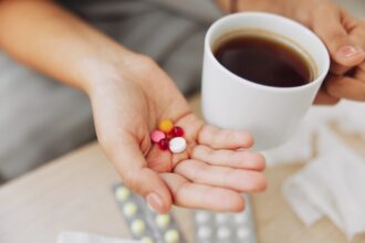 suplimentele pe care nu ar trebui sa le iei niciodata cu cafea greseala de dimineata care poate reduce efectul vitaminelor 6a0941f904388