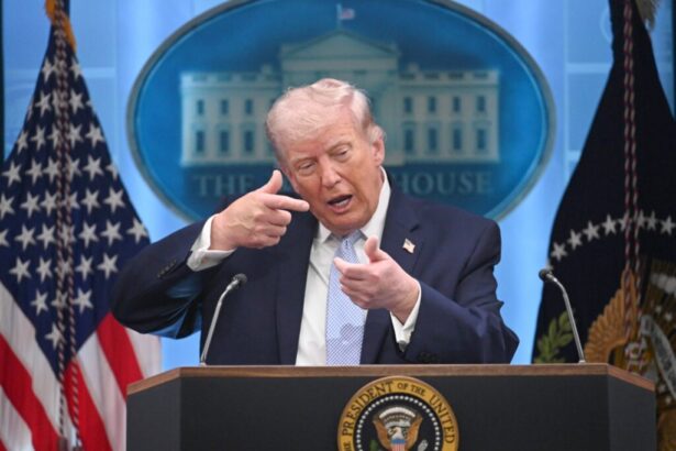 trump pregateste un asalt asupra iranului si tanjeste dupa uraniu as prefera sa l am m as simti mai bine 6a08b0a86a5dc