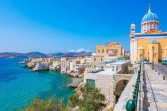 umbrele gratuite pe plaja si acces liber pentru toata lumea insula din grecia care a devenit paradisul turistilor 6a08a298a4662