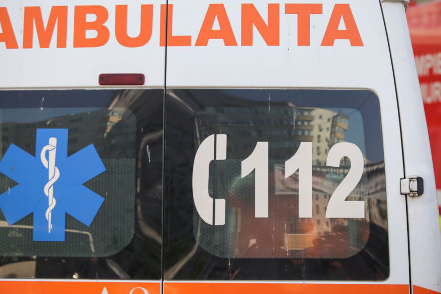 un elev din bacau s a inecat cu mancare la scoala si a murit in pauza prima ambulanta care a sosit la fata locului nu avea medic asistenta se plangea ca s a murdarit 6a1011ba95a56