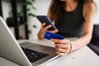 vacante la preturi mici cum recunosti ofertele reale si eviti capcanele din mediul online recomandarile expertilor in turism 69f58e3bb1b58