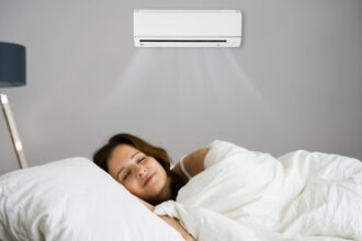 ventilatorul pornit toata noaptea poate afecta serios sanatatea riscurile ascunse ale acestui obicei din timpul verii 6a196d187fe3d