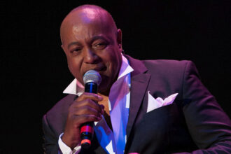 a murit peabo bryson artistul care a facut celebre melodiile din frumoasa si bestia si aladdin 6a20381a997df