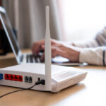 metoda ieftina care poate directiona mai eficient semnalul wi fi in locuinta ce sa pui in spate la router 6a1ea51bb8567
