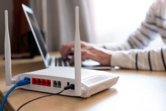 metoda ieftina care poate directiona mai eficient semnalul wi fi in locuinta ce sa pui in spate la router 6a1ea51bb8567