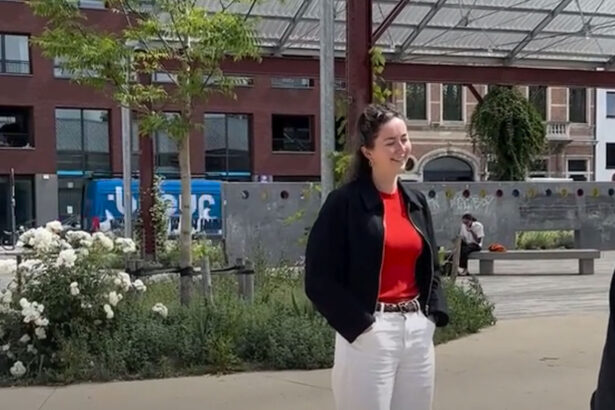 nu imi este rusine cu banii mei o femeie si a facut salariul public pe un panou publicitar 6a1eb33e05e2f