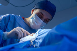 o greseala medicala cu urmari grave femeia care nu mai poate inchide ochii nici in somn dupa o operatie estetica la pleoape 6a2139f8140b5