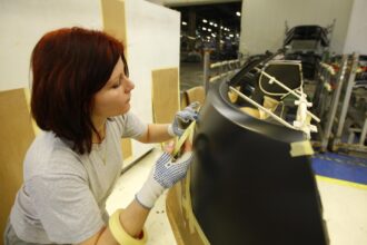 renault ofera compensatii de zeci de mii de lei angajatilor de la dacia numai pentru ca acestia sa demisioneze din companie 6a1fd1531de1f