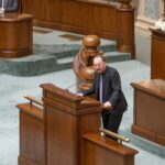 replici dure si apeluri la disciplina parlamentara senatorul sava acuza usr de fascism in plenul parlamentului sunteti un risc pentru tara video 6a215aeb4742c